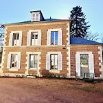 Vichy - 4 Chambres, Situe Dans Le Parc Du Chateau De Nyaraló *