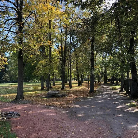 別荘 2 Bedroom Gite-cottage- Chateau De