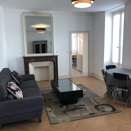 2 Bedroom Gîte-cottage- Chateau De *