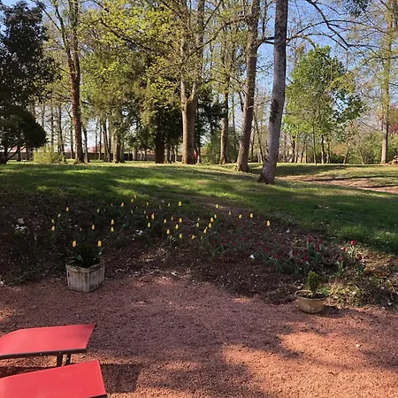 Ferienhaus Vichy - 4 Chambres, Situe Dans Le Parc Du Chateau De Charmeil