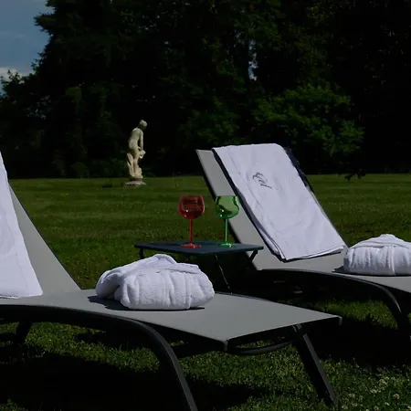 2 Bedroom Gîte-cottage- Chateau De Hébergement de vacances *