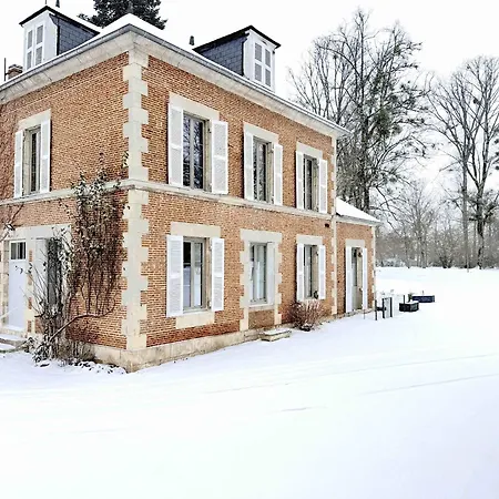 Vichy - 4 Chambres, Situé Dans Le Parc Du Château De * Charmeil