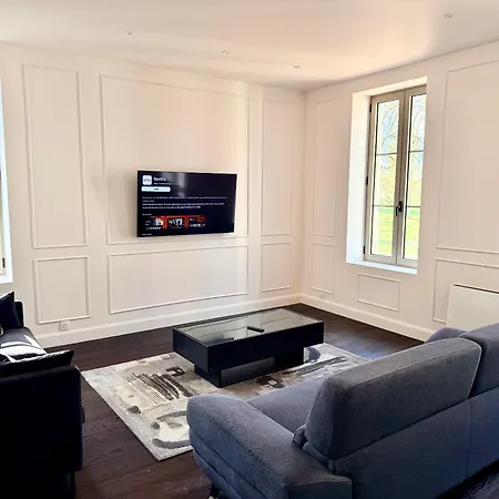 Vichy - 4 Chambres, Situé Dans Le Parc Du Château De * Charmeil