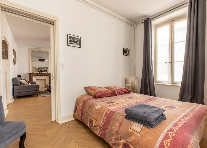 Vichy : Chateau De Charmeil